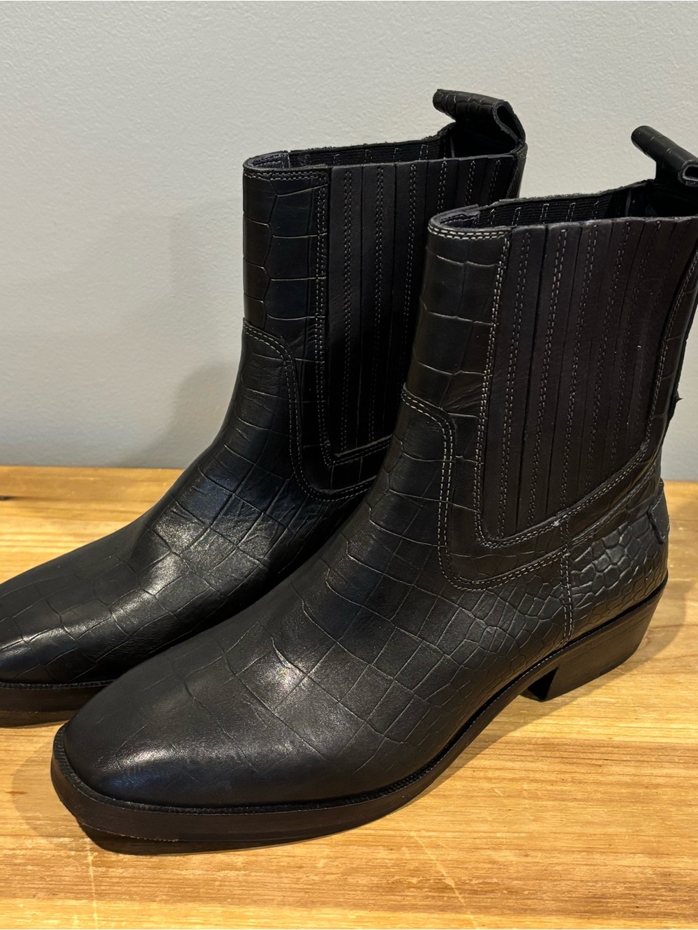 Vintage Foundry Co. Main boot in black croc-embossed leather Boots size 8